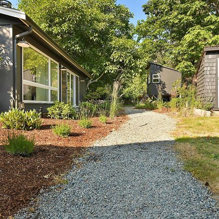 North Saanich The Bayside Cottage מראה חיצוני תמונה