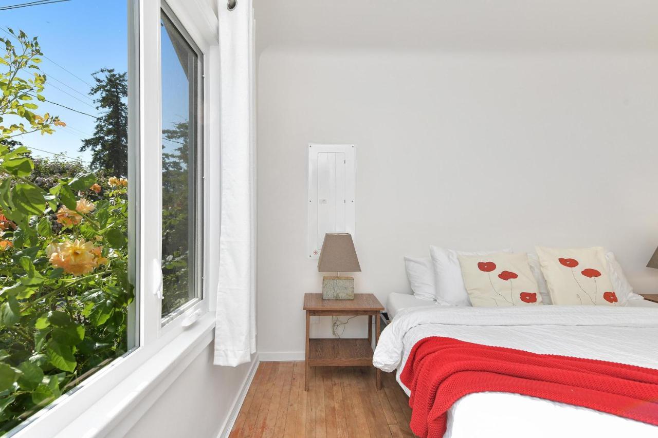 North Saanich The Bayside Cottage מראה חיצוני תמונה