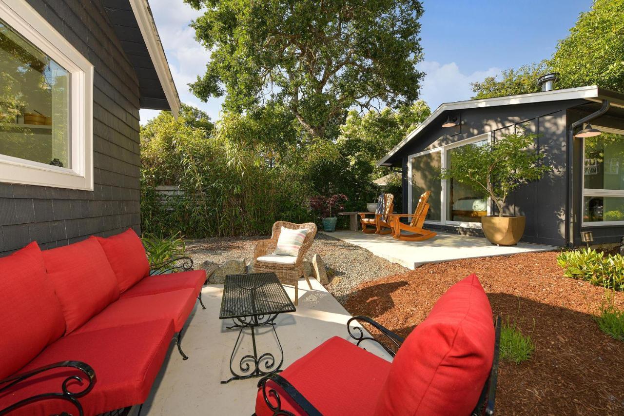 North Saanich The Bayside Cottage מראה חיצוני תמונה