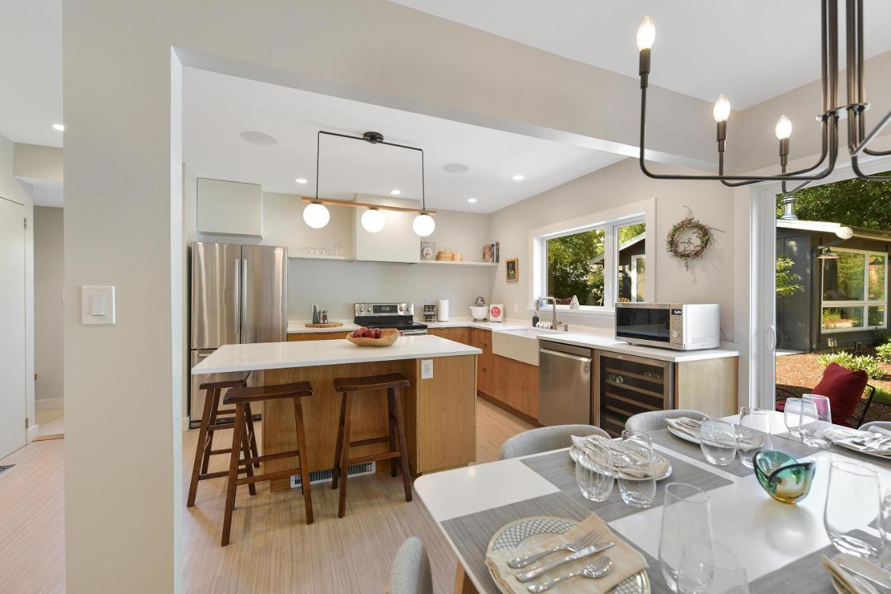 North Saanich The Bayside Cottage מראה חיצוני תמונה
