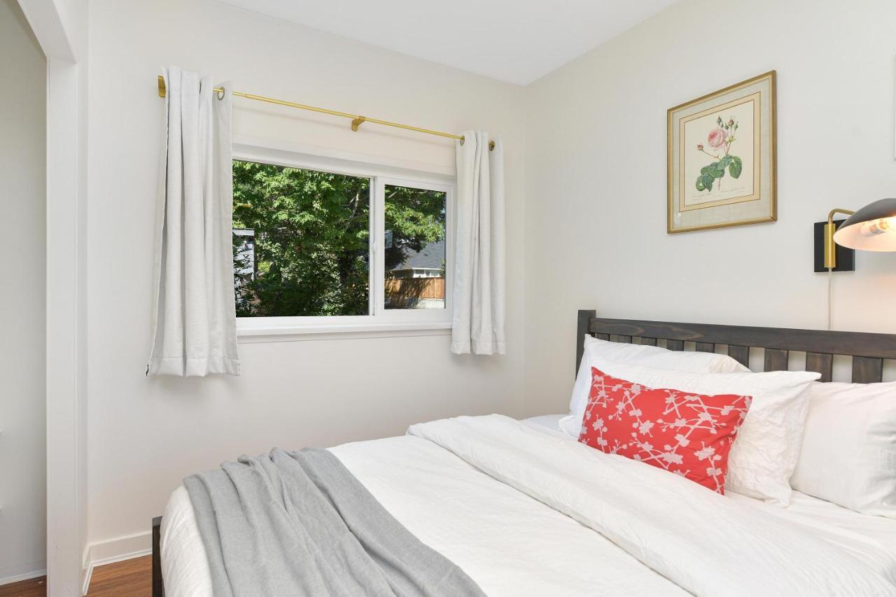 North Saanich The Bayside Cottage מראה חיצוני תמונה