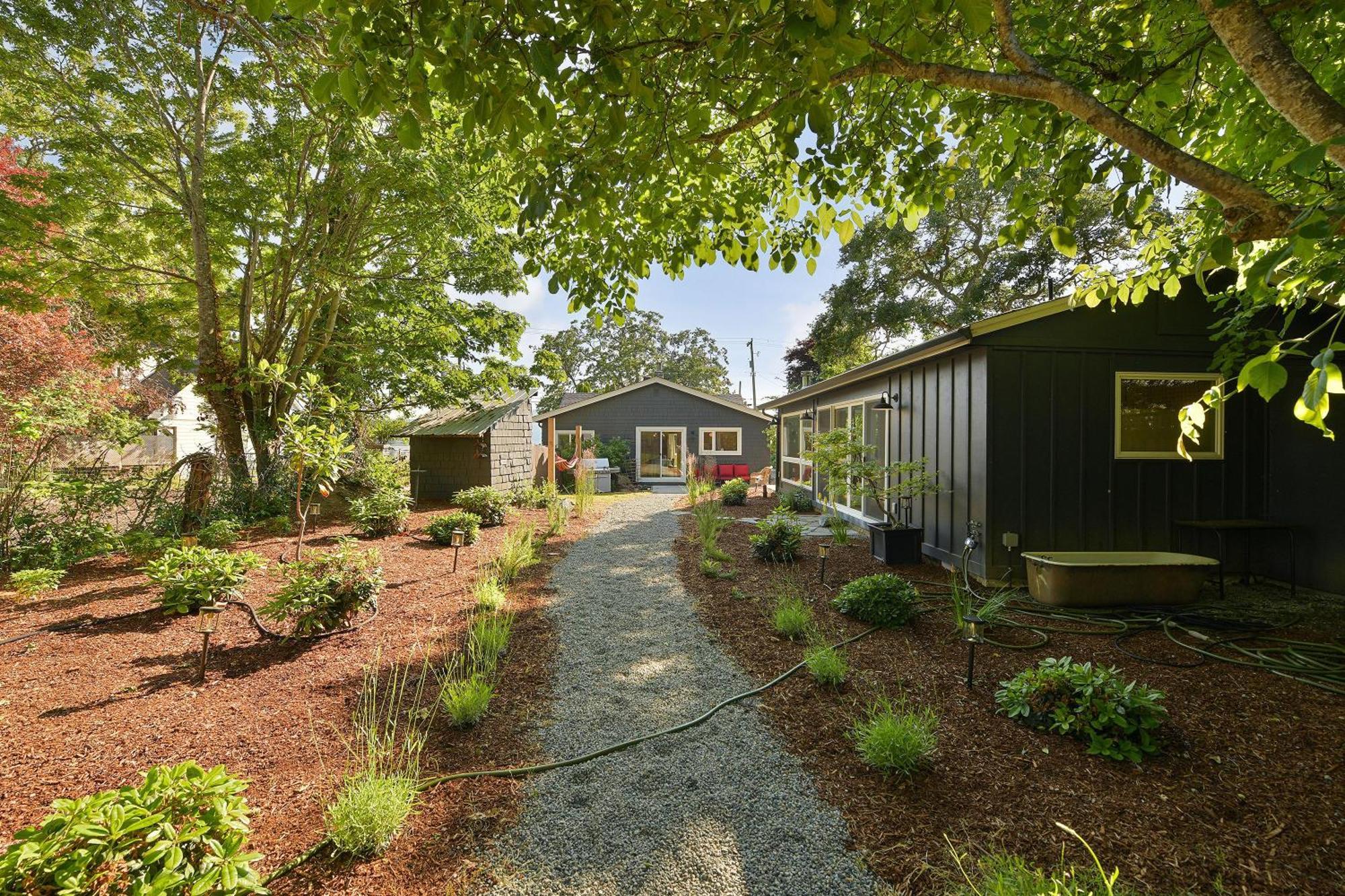 North Saanich The Bayside Cottage מראה חיצוני תמונה